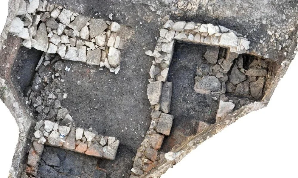 Two 14th-century warm-air heating systems show that rooms on the southern side of the monastery’s second courtyard could be heated.