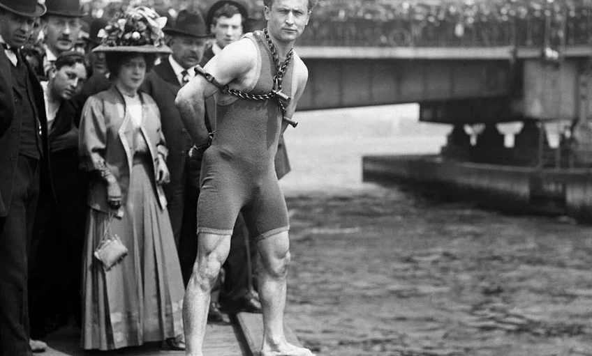 Houdini book disputes Halloween death date and cause
